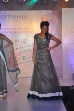 Model walks for Manali Jagtap Show at Global Magazine- Sultan Ahmed tribute fashion show on 15th Aug 2012 (235).JPG